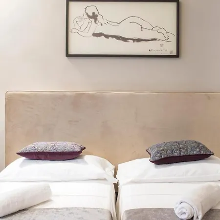 Plum Guide - Carrara & Cortile