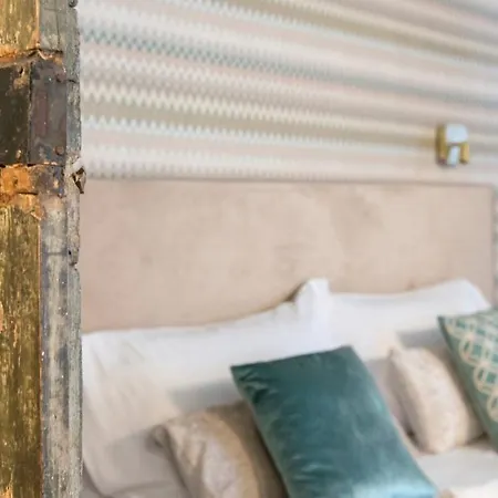 Plum Guide - Carrara & Cortile *